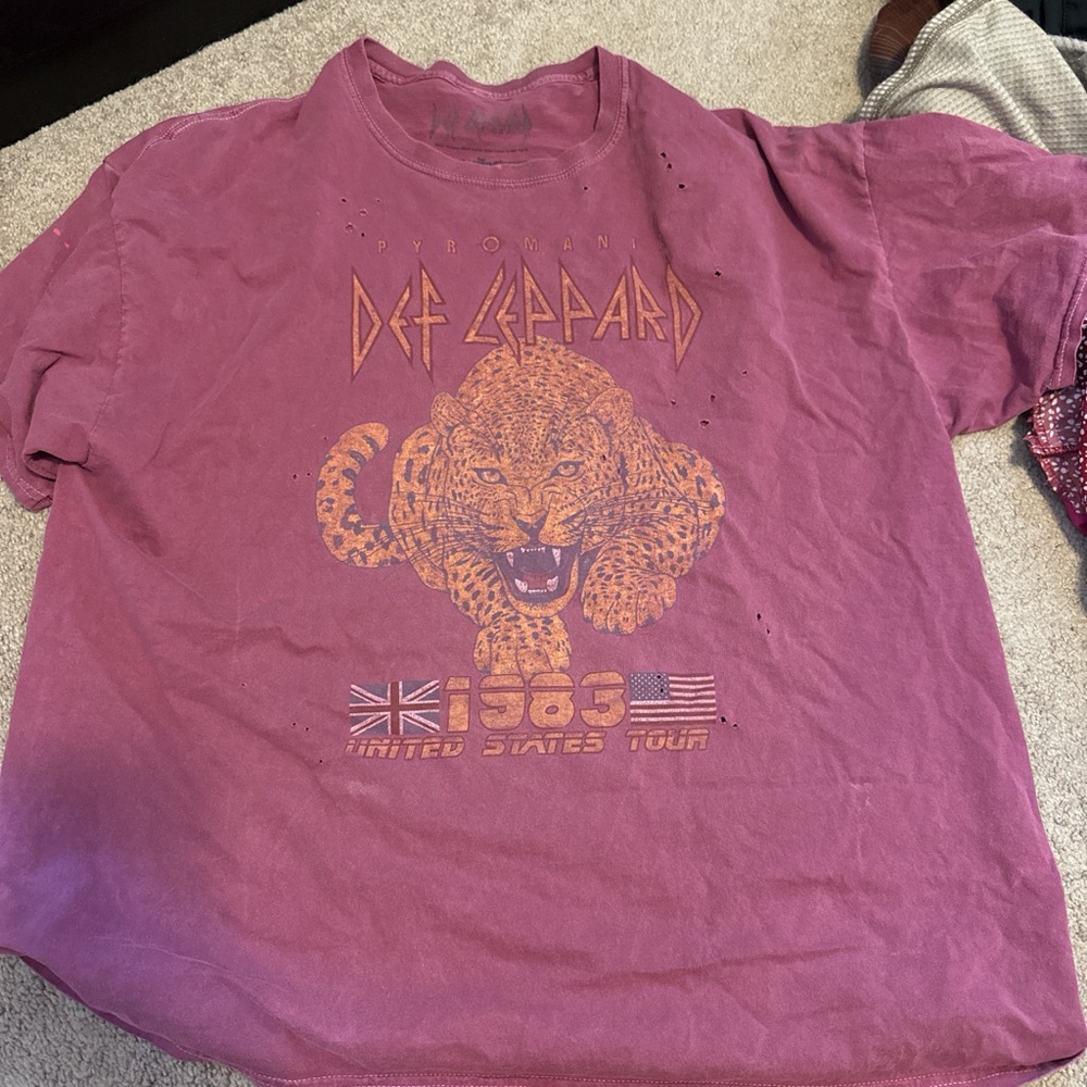 Urban Outfitters Mauve Graphic Short Sleeve Tee